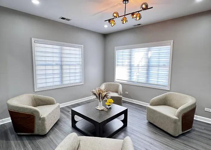 Sleeps 24+ Luxury House Near Chicago 12 King Beds Des Plaines