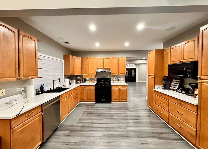 Sleeps 24+ Luxury House Near Chicago 12 King Beds *
