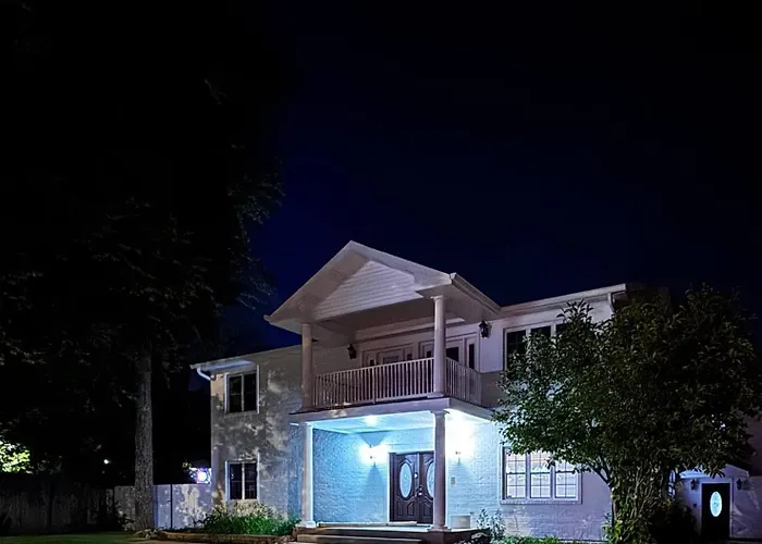 Sleeps 24+ Luxury House Near Chicago 12 King Beds *