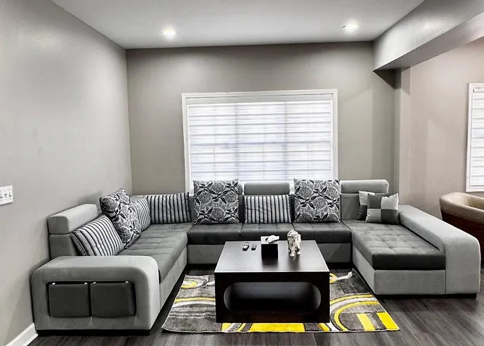 Sleeps 24+ Luxury House Near Chicago 12 King Beds Des Plaines