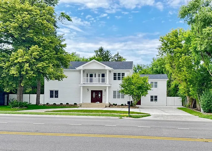 Sleeps 24+ Luxury House Near Chicago 12 King Beds