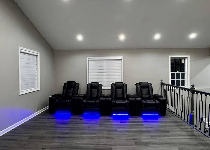 Sleeps 24+ Luxury House Near Chicago 12 King Beds *