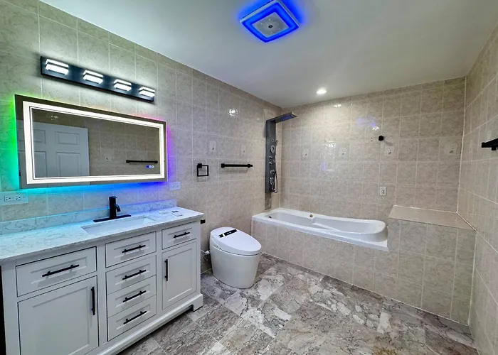 Sleeps 24+ Luxury House Near Chicago 12 King Beds