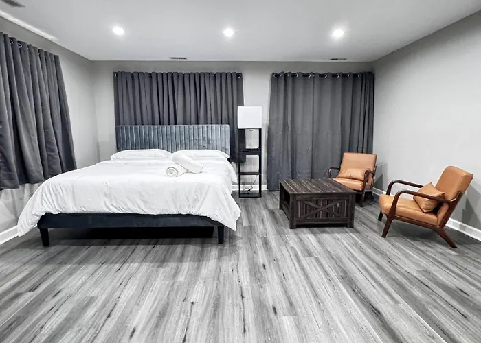 Holiday home Sleeps 24+ Luxury House Near Chicago 12 King Beds