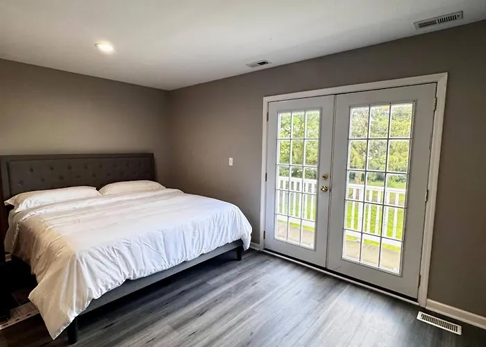 Sleeps 24+ Luxury House Near Chicago 12 King Beds Des Plaines