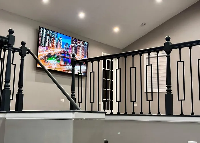 Sleeps 24+ Luxury House Near Chicago 12 King Beds * Des Plaines