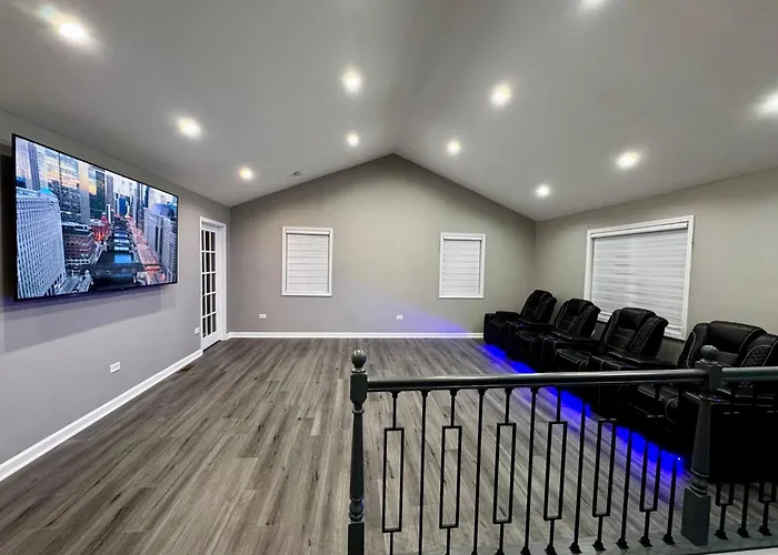 Sleeps 24+ Luxury House Near Chicago 12 King Beds