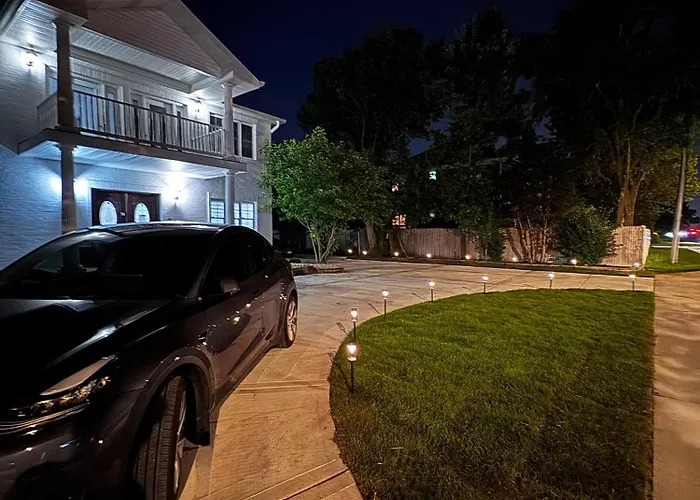 Sleeps 24+ Luxury House Near Chicago 12 King Beds *