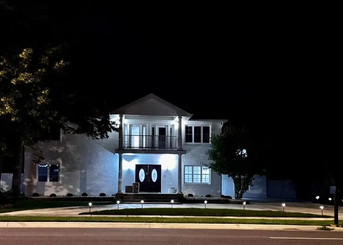 Holiday home Sleeps 24+ Luxury House Near Chicago 12 King Beds *
