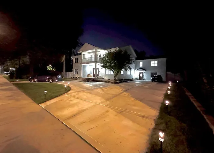 Holiday home Sleeps 24+ Luxury House Near Chicago 12 King Beds *