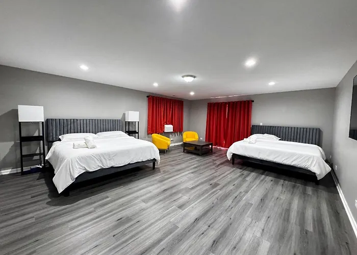 Holiday home Sleeps 24+ Luxury House Near Chicago 12 King Beds Des Plaines