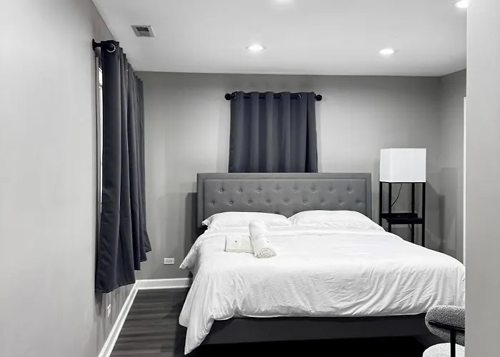 Sleeps 24+ Luxury House Near Chicago 12 King Beds