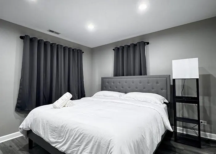 Holiday home Sleeps 24+ Luxury House Near Chicago 12 King Beds Des Plaines