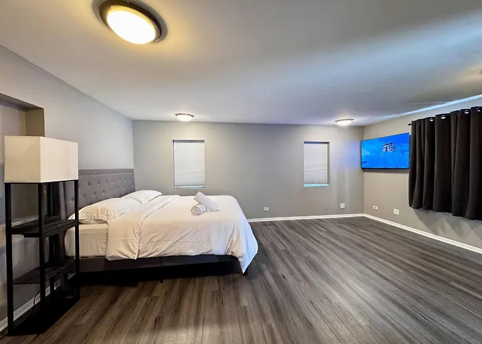 Holiday home Sleeps 24+ Luxury House Near Chicago 12 King Beds