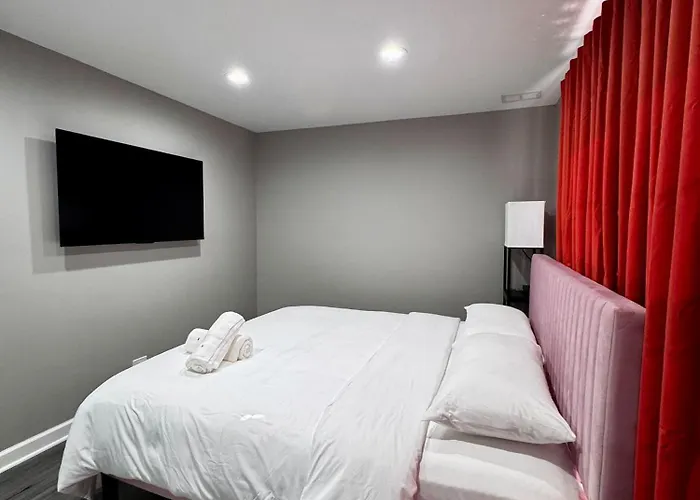 Sleeps 24+ Luxury House Near Chicago 12 King Beds *